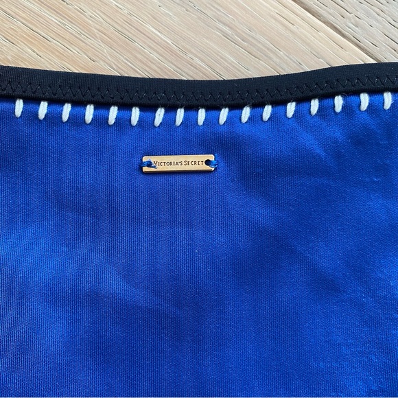 Victoria’s Secret Bikini - Picture 9 of 9